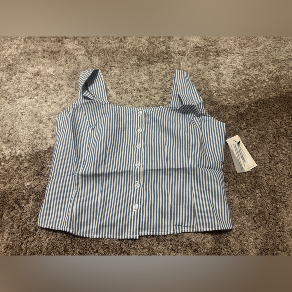 MONTCE
Mandy Tank Top - Picture 2 of 5